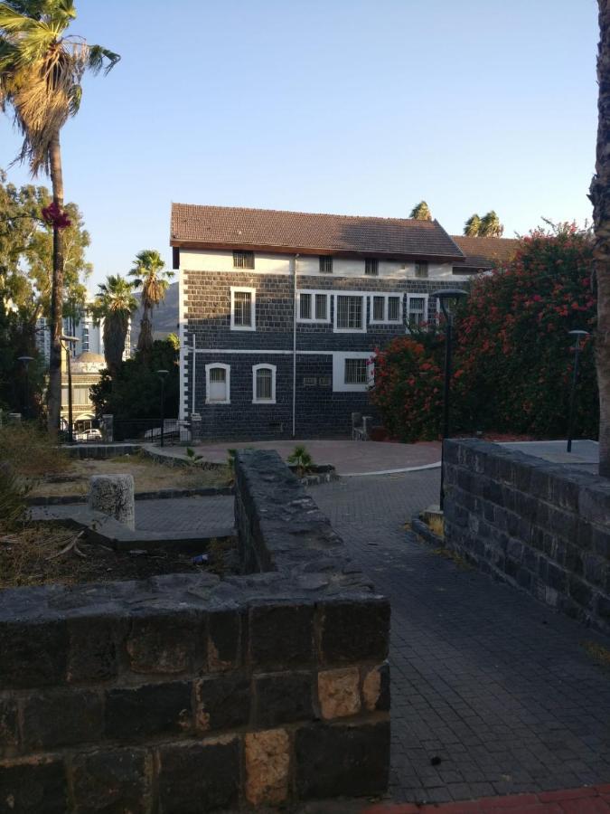 פינה שקטה דקה הליכה לכנרת והטיילת Tiberias Exterior photo